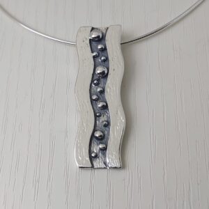 riverbed pebbles necklet